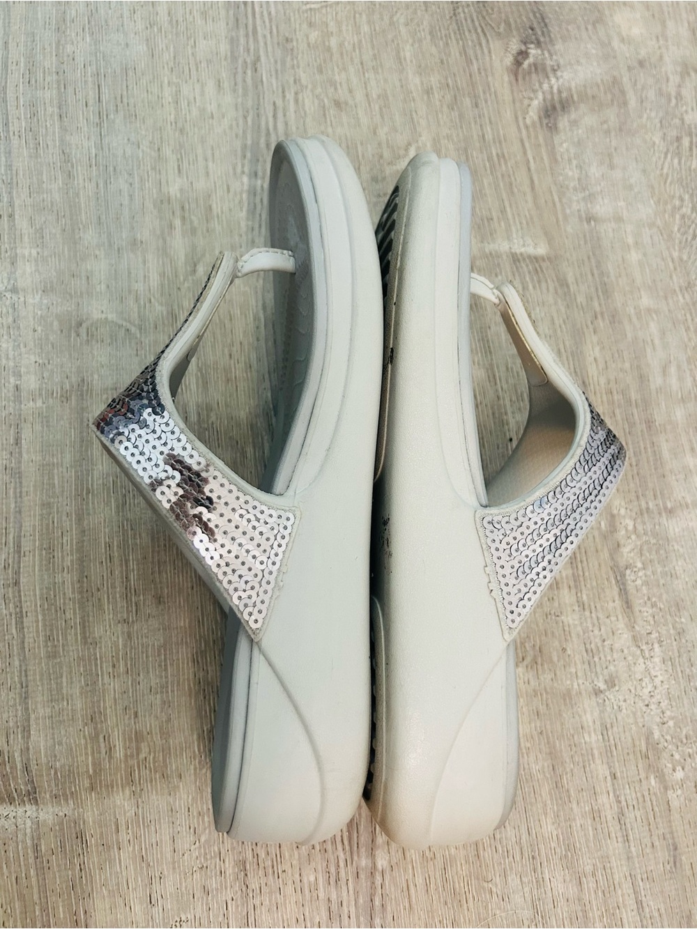 LiteRide by Crocs Silver Sequin Thong Sandals for Women - Light Gray Footbed 11 - Picture 2 of 6